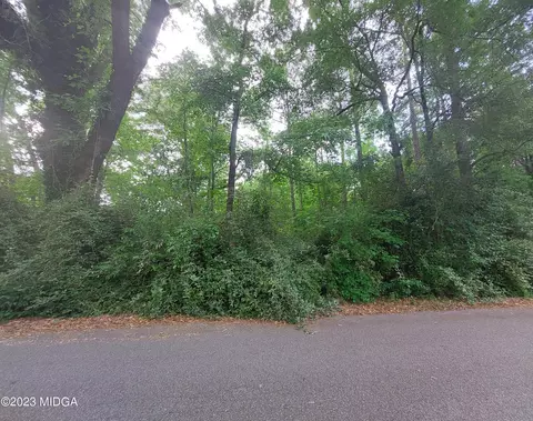 100 Howard Oaks Dr, Macon, GA 31210