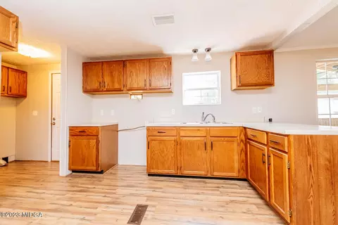 355 Mcgregor Cir, Byron, GA 31008 photo 9