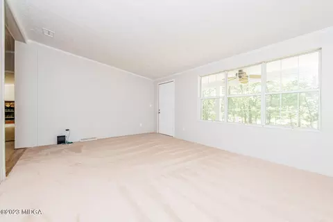 355 Mcgregor Cir, Byron, GA 31008 photo 5