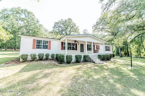 355 Mcgregor Cir, Byron, GA 31008 photo 4