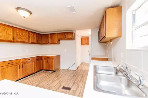 355 Mcgregor Cir, Byron, GA 31008 photo 10