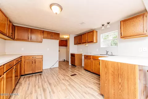 355 Mcgregor Cir, Byron, GA 31008 photo 8