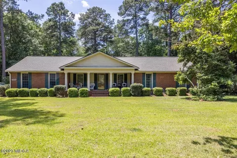 1023 N Davis Dr, Perry, GA 31069
