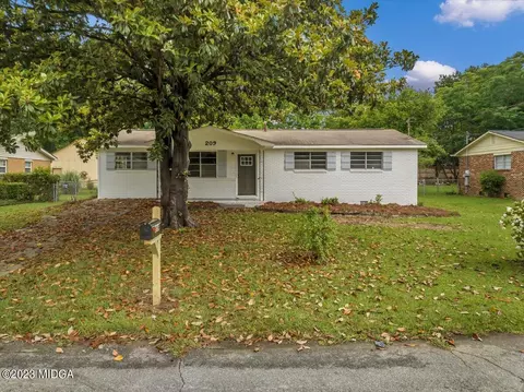 209 Palomino Ln, Warner Robins, GA 31088