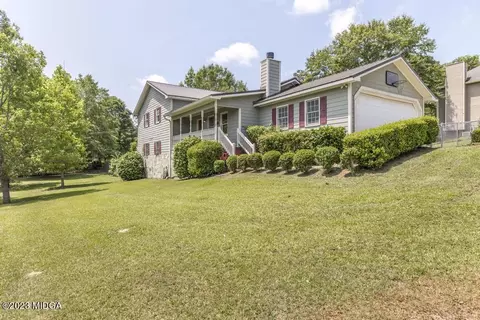 2761 Glen Echo Dr, Lizella, GA 31052