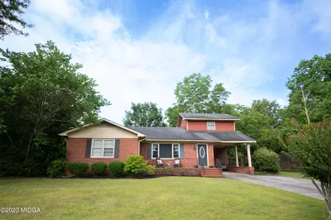7462 Burns Dr, Lizella, GA 31052
