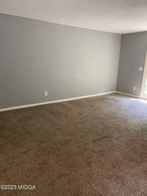466 River Pointe Dr, Macon, GA 31211 photo 2