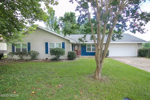 302 Countrywood Dr, Warner Robins, GA 31088