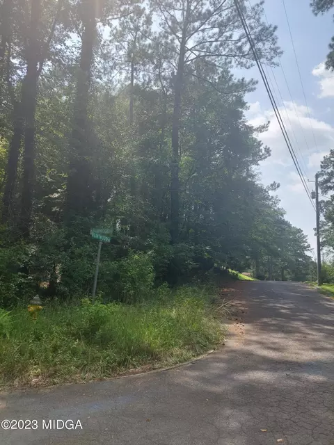 1900 Deerwood Pl, Macon, GA 31211