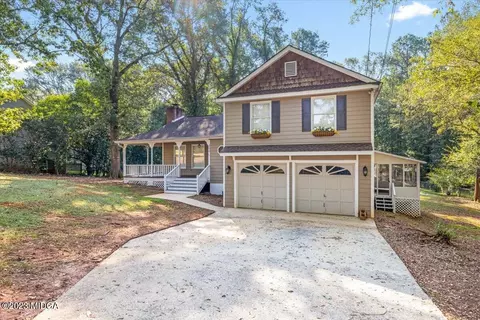 200 Newton Dr, Forsyth, GA 31029