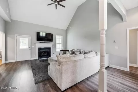 184 Roy Dr, Byron, GA 31008 photo 3