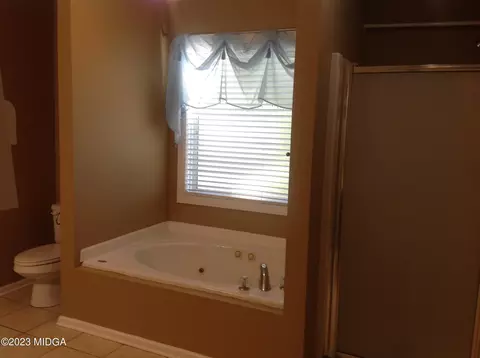 Bath - 152 Henry Dr, Gray, GA 31032 photo 10 of 16