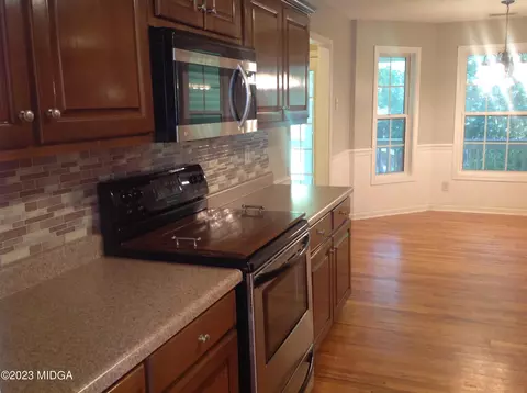 Kitchen - 152 Henry Dr, Gray, GA 31032 photo 6 of 8