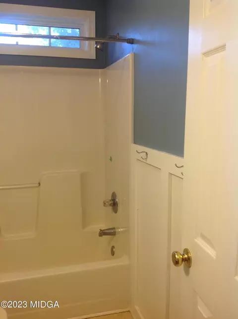 Bath - 152 Henry Dr, Gray, GA 31032 photo 16 of 16