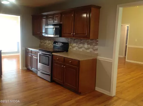 Kitchen - 152 Henry Dr, Gray, GA 31032 photo 4 of 8