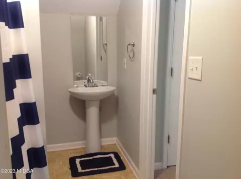 Bath - 152 Henry Dr, Gray, GA 31032 photo 13 of 16
