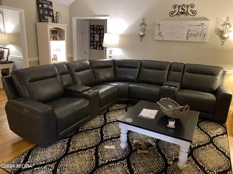Living - 152 Henry Dr, Gray, GA 31032 photo 2 of 3