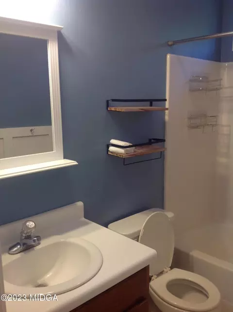Bath - 152 Henry Dr, Gray, GA 31032 photo 15 of 16