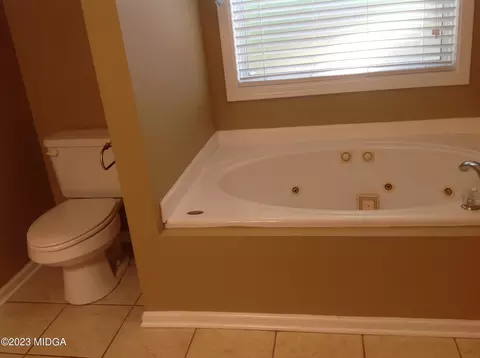 Bath - 152 Henry Dr, Gray, GA 31032 photo 9 of 16