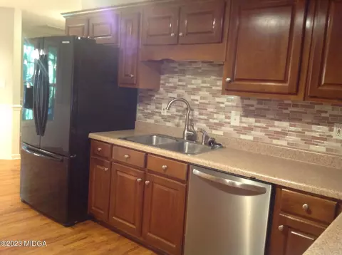 Kitchen - 152 Henry Dr, Gray, GA 31032 photo 5 of 8