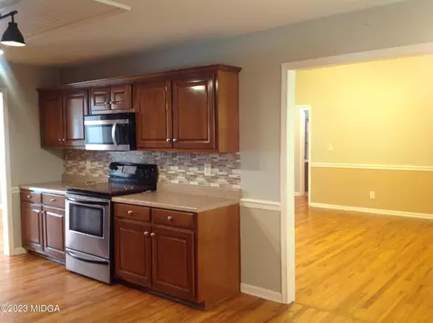 Kitchen - 152 Henry Dr, Gray, GA 31032 photo 8 of 8