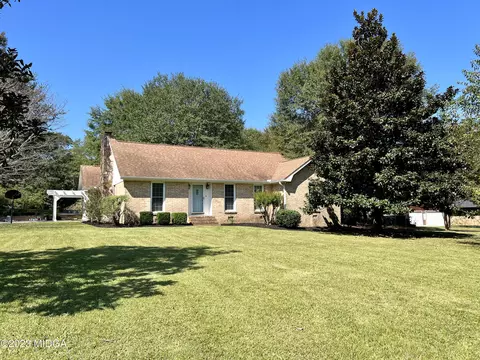 131 Sullivan Dr, Byron, GA 31008