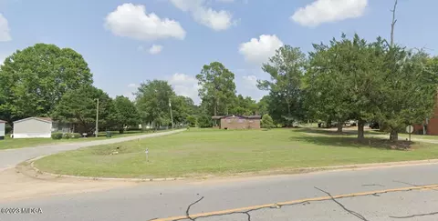 212 N 3rd St, Vienna, GA 31092