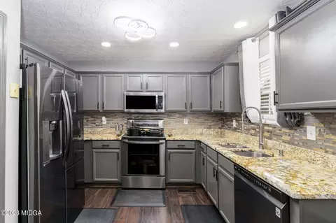 105 Aprils Way, Union City, GA 30291 photo 11