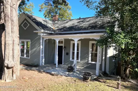 1493 Chestnut St, Macon, GA 31201