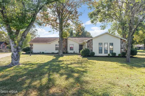 103 Foxwood Cir, Bonaire, GA 31005