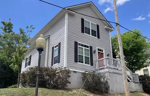 993 New St, Macon, GA 31201