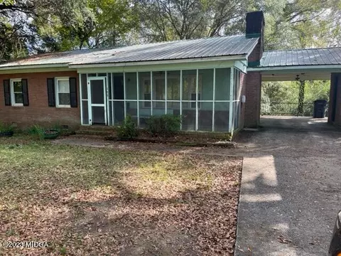 109 Moore St SE, Milledgeville, GA 31061