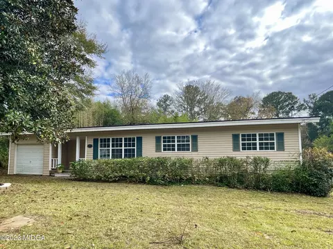 321 Pine Ave, Milledgeville, GA 31061