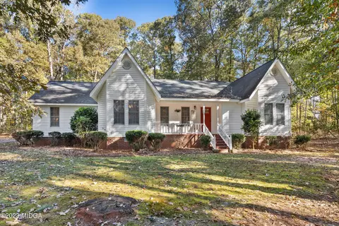 1372 Plantation Dr, Sandersville, GA 31082