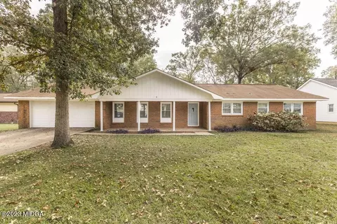 612 Clemson Dr, Warner Robins, GA 31093