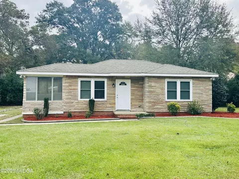 114 Holly St, Warner Robins, GA 31093