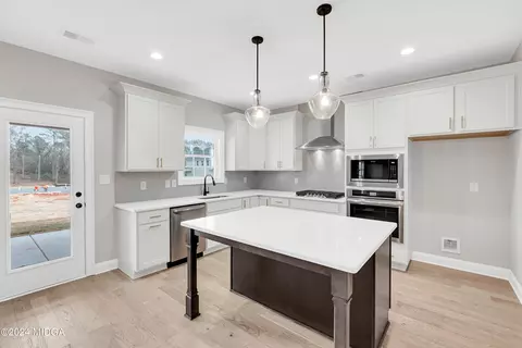 Kitchen - 106 Lady Ln, Warner Robins, GA 31088 photo 1 of 8