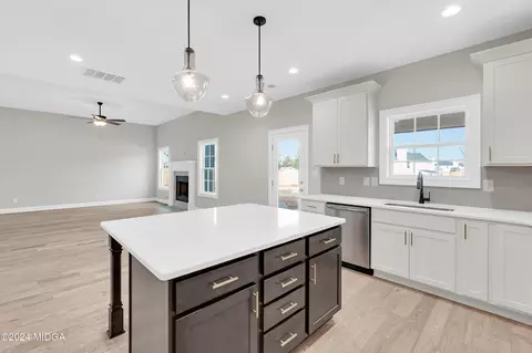 Kitchen - 106 Lady Ln, Warner Robins, GA 31088 photo 8 of 8