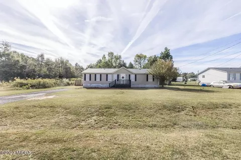 208 Colonial Dr, Byron, GA 31008