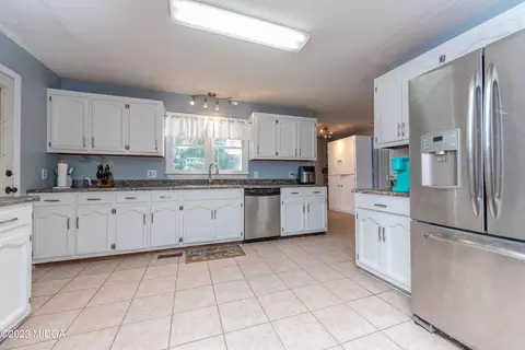 1381 Cambridge Dr, Perry, GA 31069 photo 8