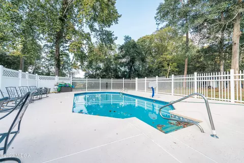 1381 Cambridge Dr, Perry, GA 31069 photo 2