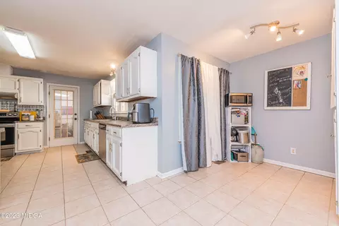 1381 Cambridge Dr, Perry, GA 31069 photo 9