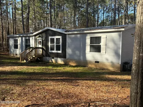 512 Twin Bridges Rd SW, Eatonton, GA 31024