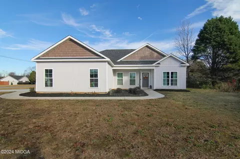 144 Summit Dr, Byron, GA 31008