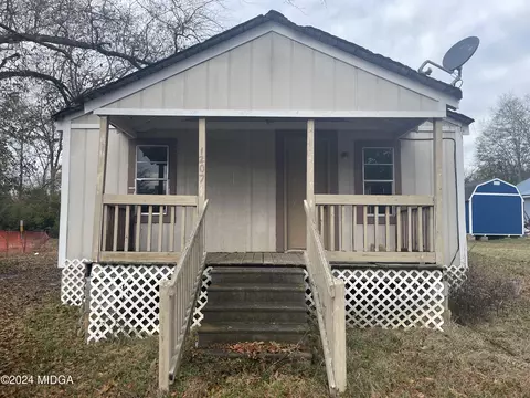 1207 Oakdale Ave, Perry, GA 31069