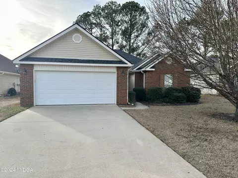 138 Sunnymeade Dr, Warner Robins, GA 31093