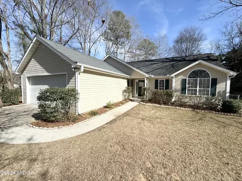 927 Red Oak Dr, Macon, GA 31204