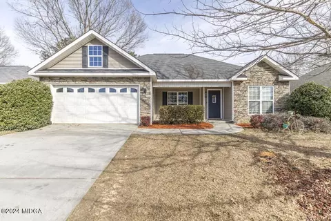 104 Weatherwood Rd, Kathleen, GA 31047