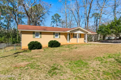 225 E Thomson Dr, Centerville, GA 31028