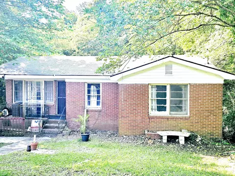 1183 Haywood Rd, Macon, GA 31211